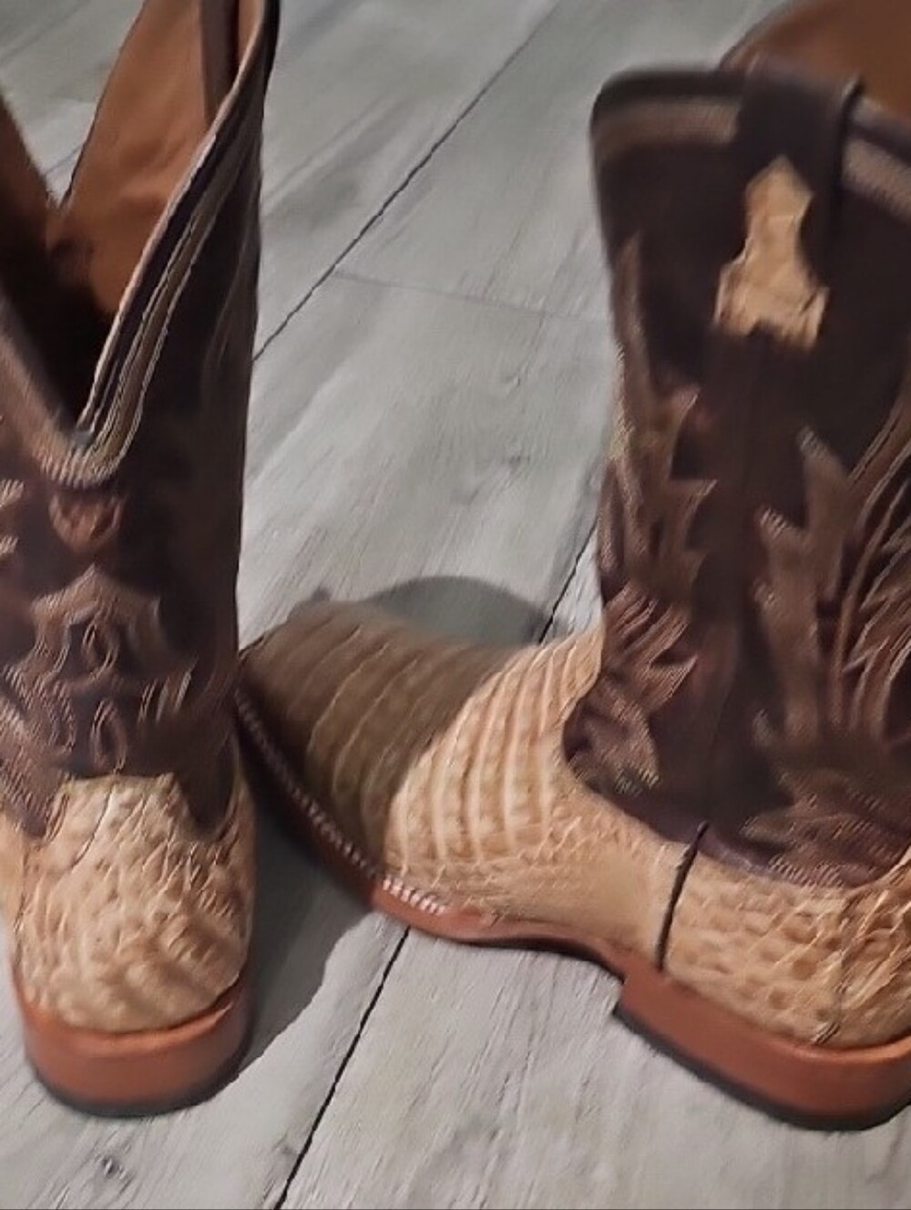 Used Men's Ariat Size 11.5 Caiman Cowboy Boots - Picture 3 of 9